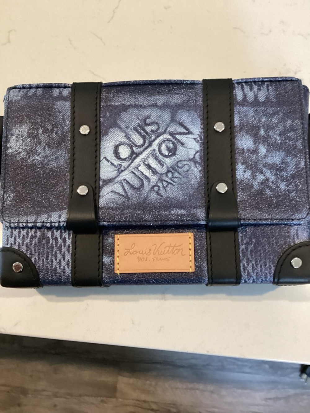 Louis Vuitton Trunk Slingbag in blue Damier Salt canvas with black leather trim